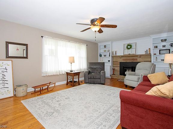 3rd image of 2981 S Firestone Rd