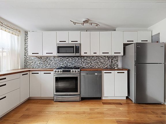 5th image of 213 E 120th St