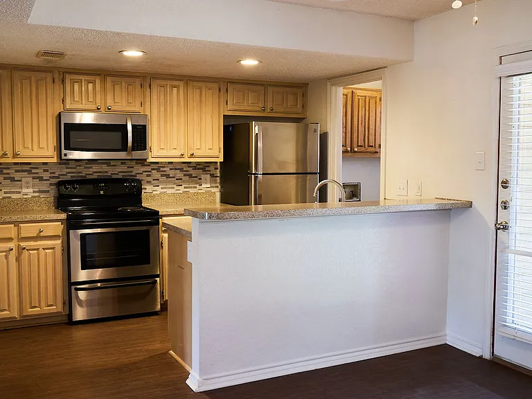 900 Kilkenny Ct #D — Photo 6