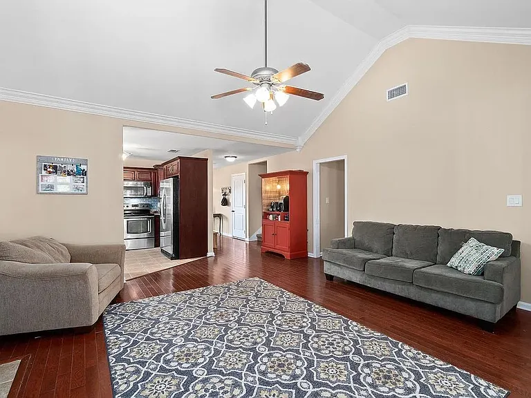 2231 Fairfax Dr — Photo 11