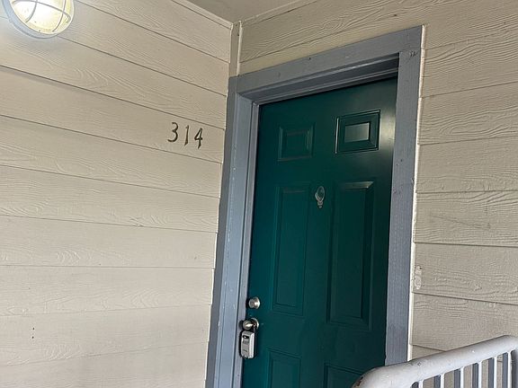 3rd image of 768 SE 193rd Ave #314