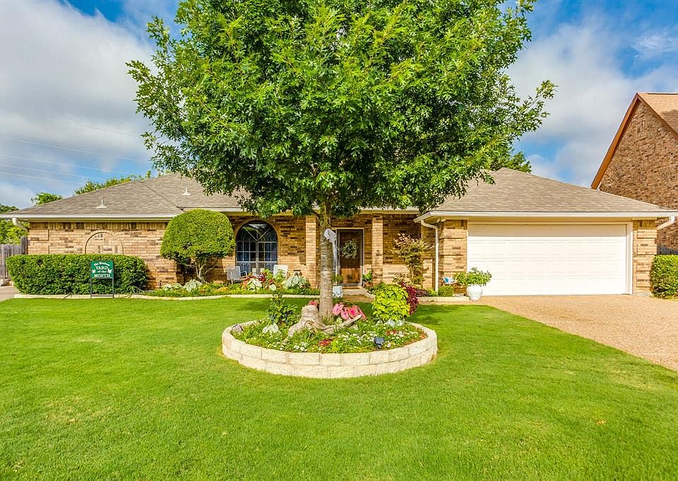 1st image of 8243 Meadowside Dr