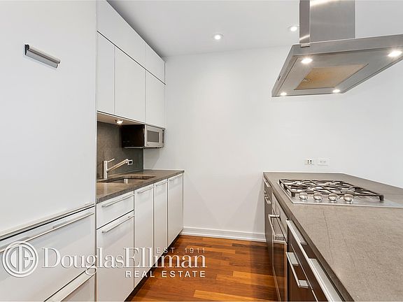 4th image of 101 Warren St APT 1090