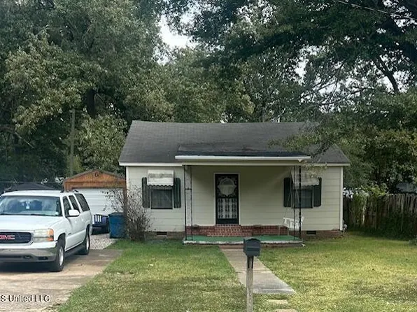 1512 Broad St, Clarksdale, MS 38614