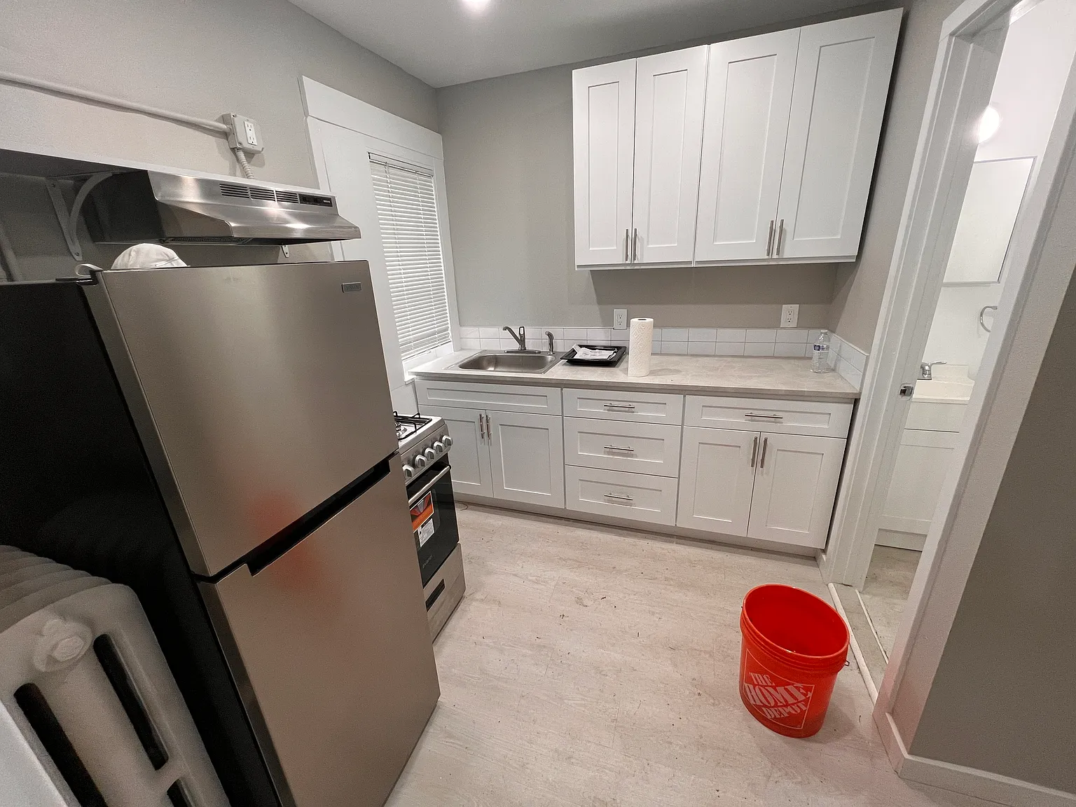 Studio, 240 sqft, $1,008 — Photo 2