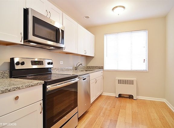 5th image of 6250 N Francisco Ave APT 2BE