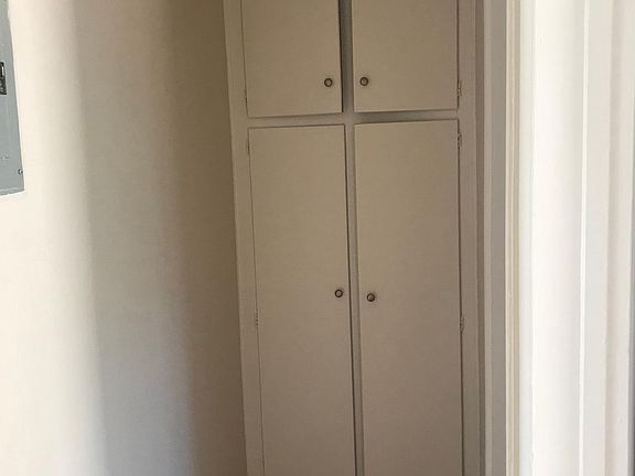 2nd image of 910 S Gilbuck Dr APT C