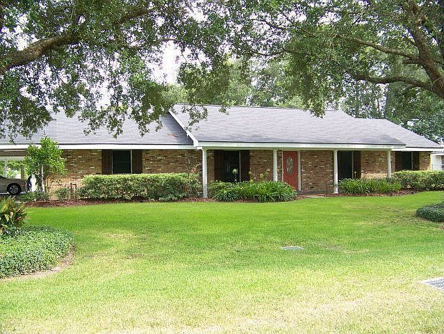 2nd image of 301 Thoroughbred Dr
