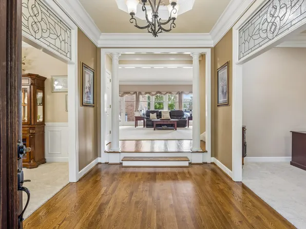 135 N Country Club Dr, Hendersonville, TN 37075