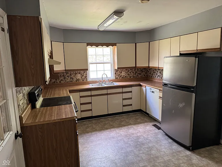 603 E Clyde St — Photo 5