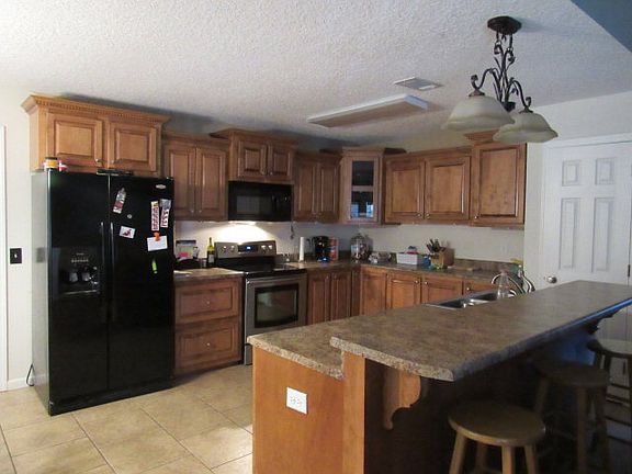 3rd image of 394 Flint Dr