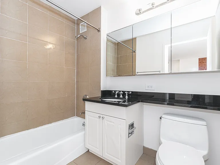 222 E 3rd St #5F — Photo 6