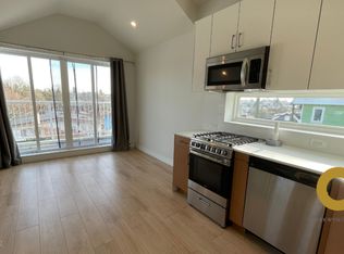 5620 Inverness St #1A, Vancouver, BC V5W 3P3