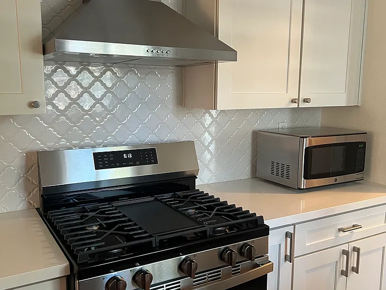703 E Grove St — Photo 17