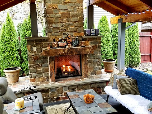 Outdoor Living area 20'x20'