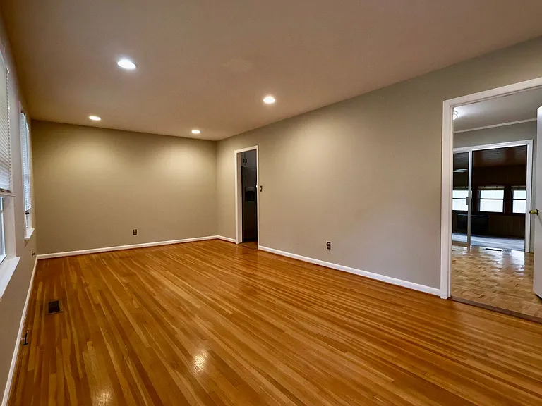536 Edgecrest Cir — Photo 3