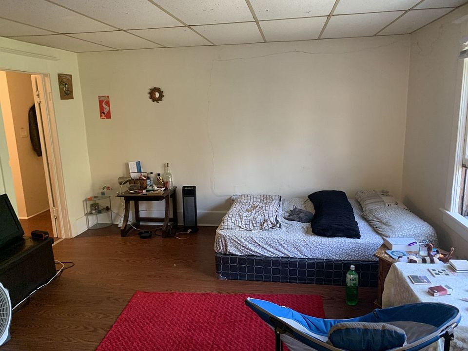 2nd image of 205 N Busey Ave #5