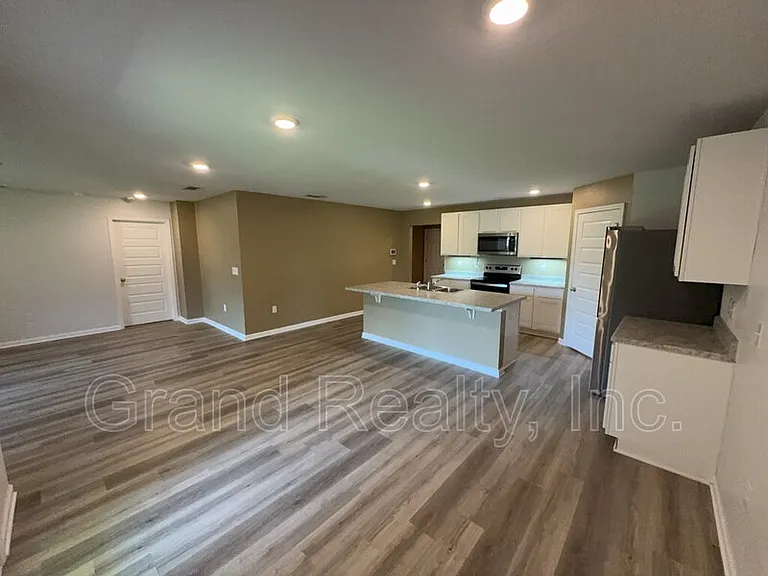 5482 Peach Dr — Photo 6