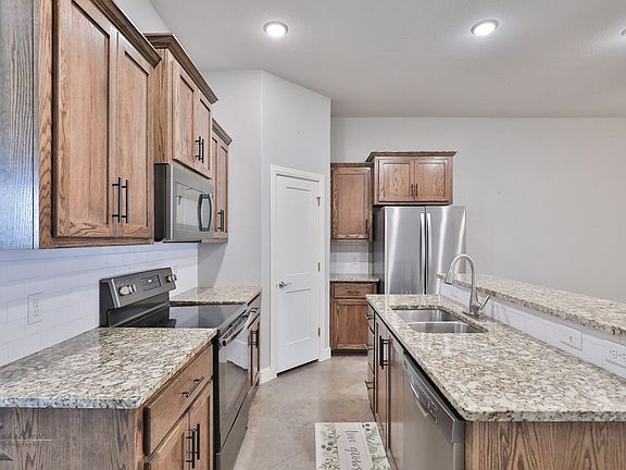 3rd image of 6744 Jennings Dr