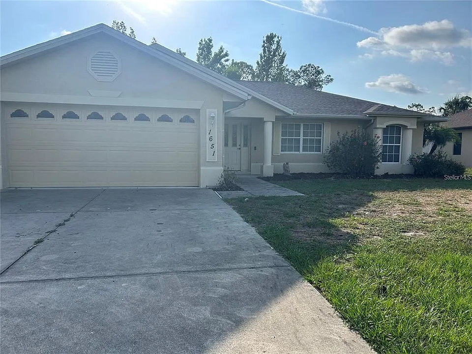1651 S Cranberry Blvd