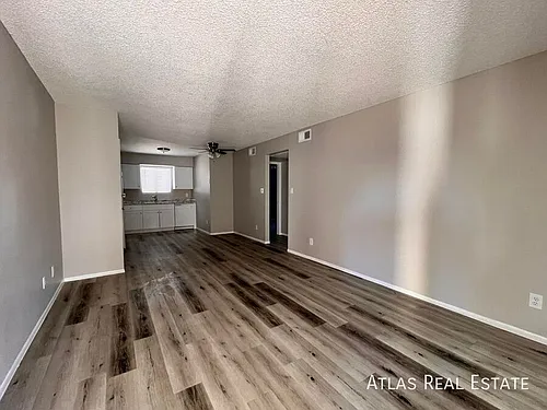 465 W Ivyglen St Photo 1