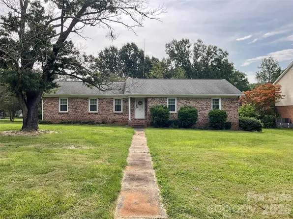 14232 Springwater Dr, Matthews, NC 28105