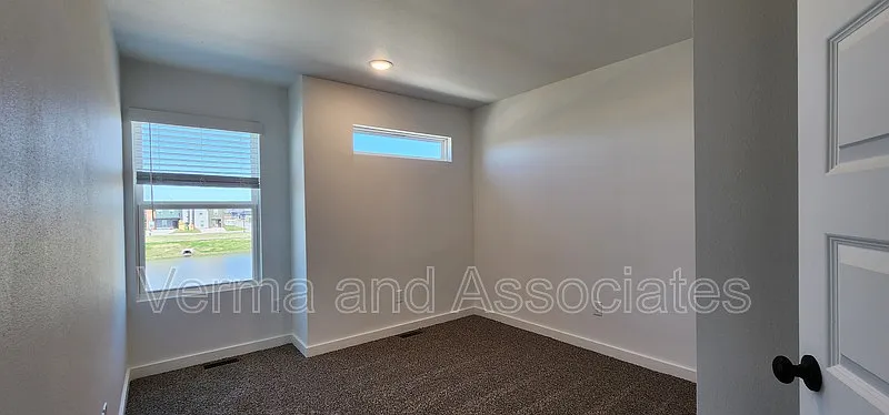 3 bed, 2.5 bath, 1250 sqft, $1,445 — Photo 2