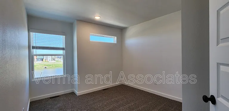 1091 Kentucky Ave — Photo 2