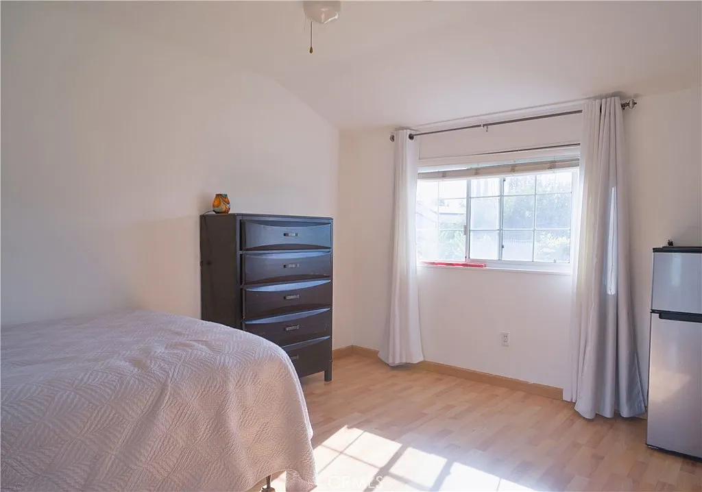 1 bed, 250 sqft, $1,200 — Photo 2