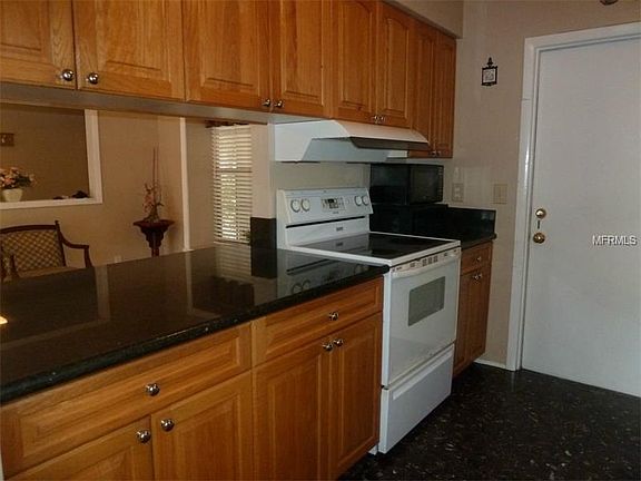 5th image of 855 Greenfield Dr
