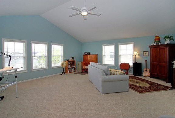 5th image of 421 Island Pointe Dr