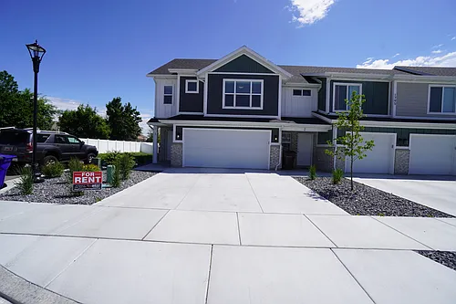 3 bed, 2.5 bath, 1620 sqft, $1,895 Photo 1