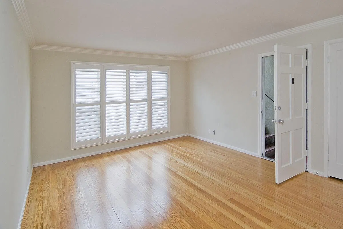 2 bed, 1000 sqft, $3,850 — Photo 2