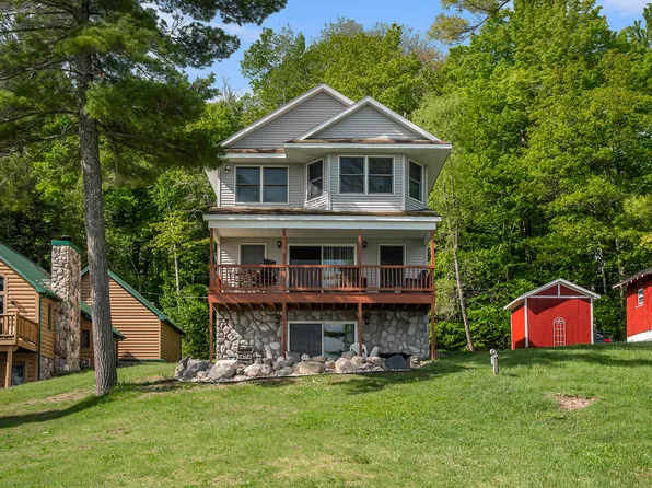 1313 Reno Resort Rd, Indian River, MI 49749