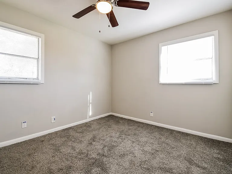 1045688_022_main_bedroom_13538220.jpg