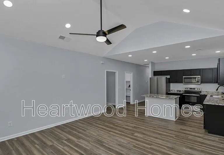 32 Roberson St — Photo 7