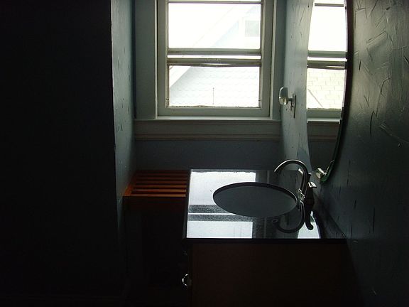 3rd image of 715 Emery St APT B