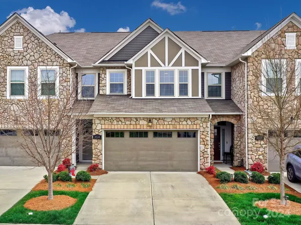 5718 Lachlan Hill Ln, Charlotte, NC 28278