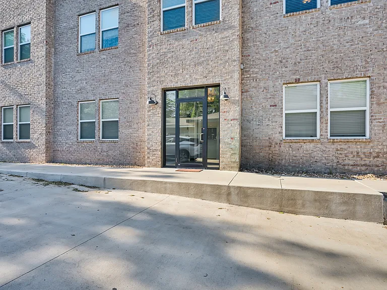 1138 N Blackwelder Ave — Photo 28