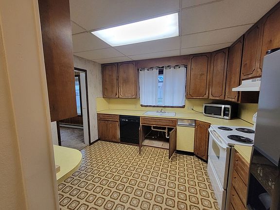 5th image of 801 W 1st St