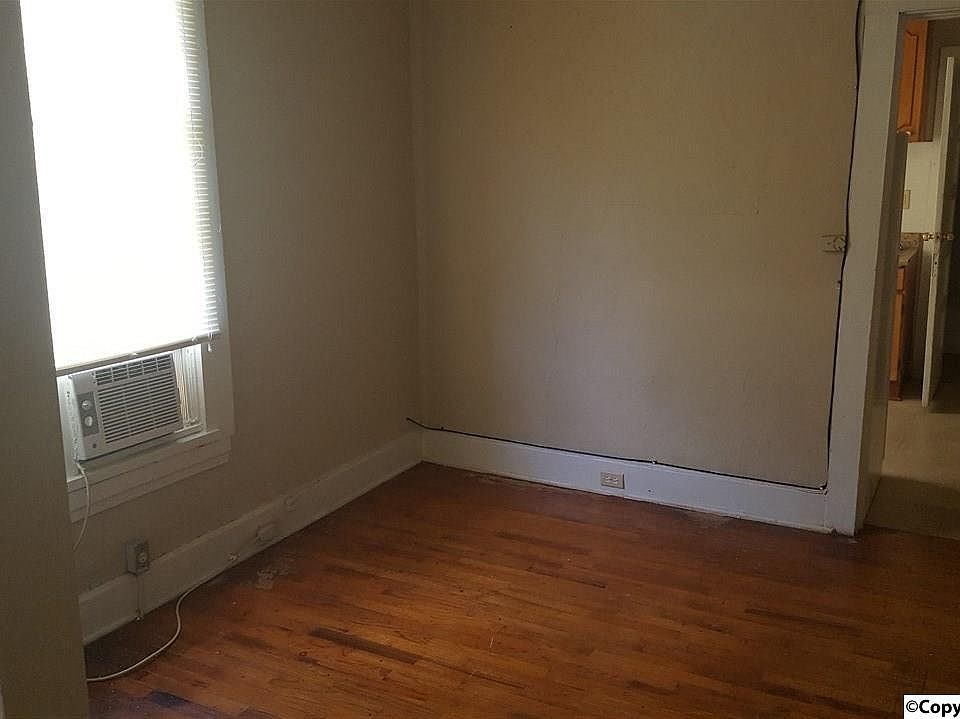 2nd image of 206 5th Ave NW #1