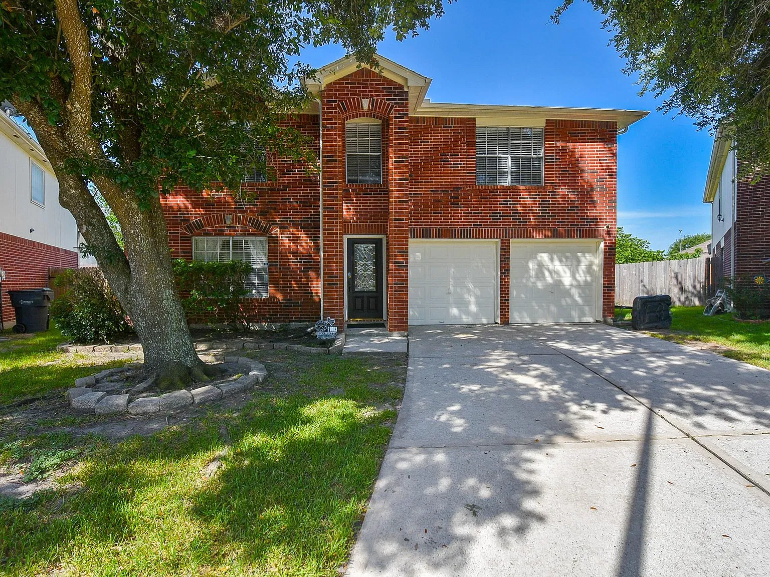 3 bed, 2.5 bath, 2070 sqft, $2,400 — Photo 1