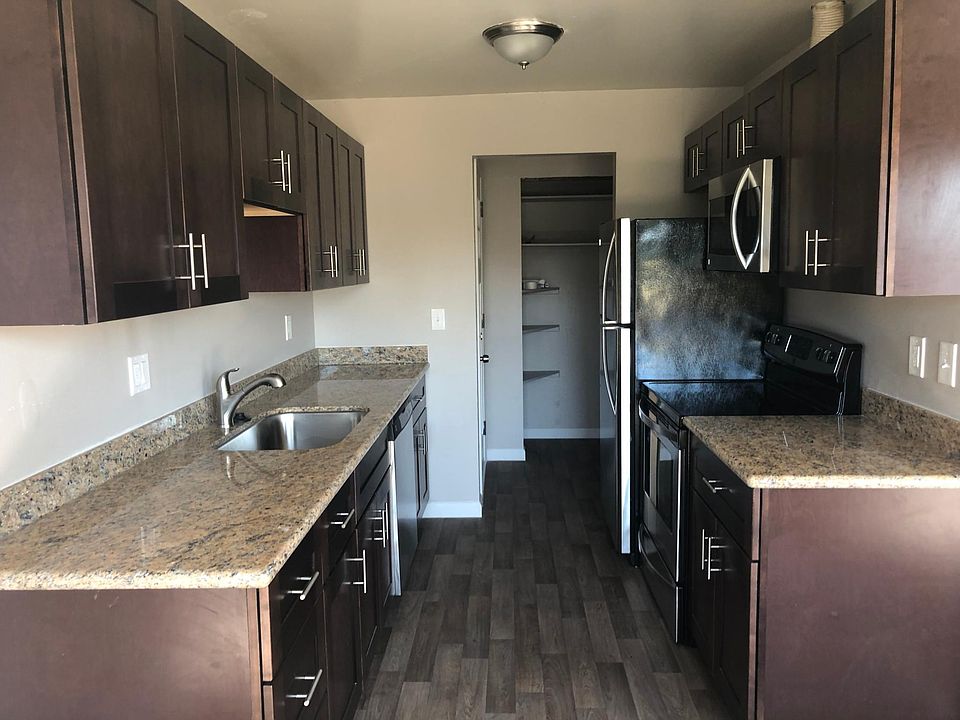 Kitchen/Entry Way