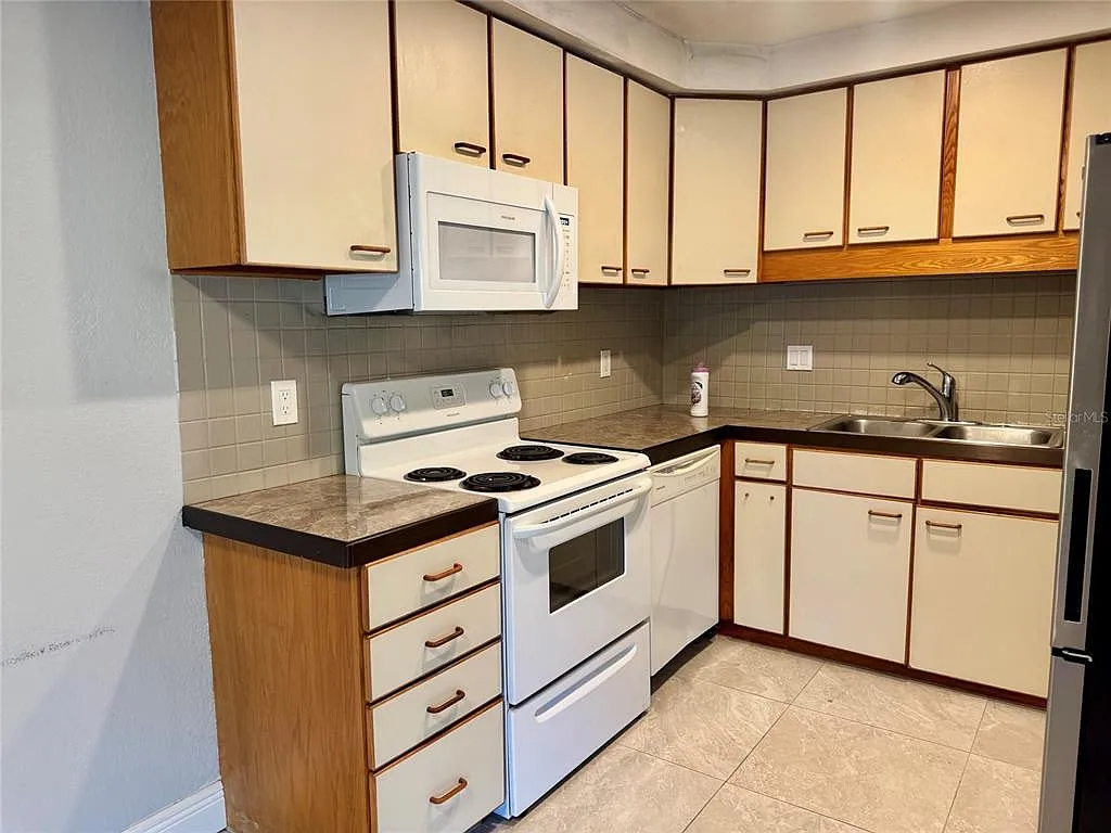 2 bed, 1.0 bath, 930 sqft, $1,725 — Photo 3