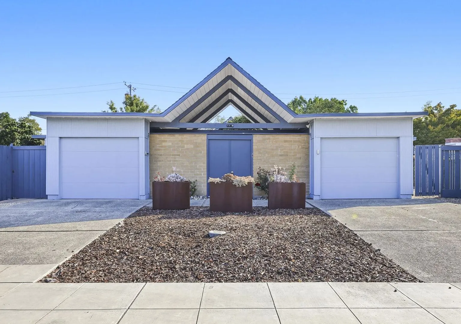 Charming 4+ Bed, 2 Bath Eichler in Desirable Greenmeadow — Photo 1