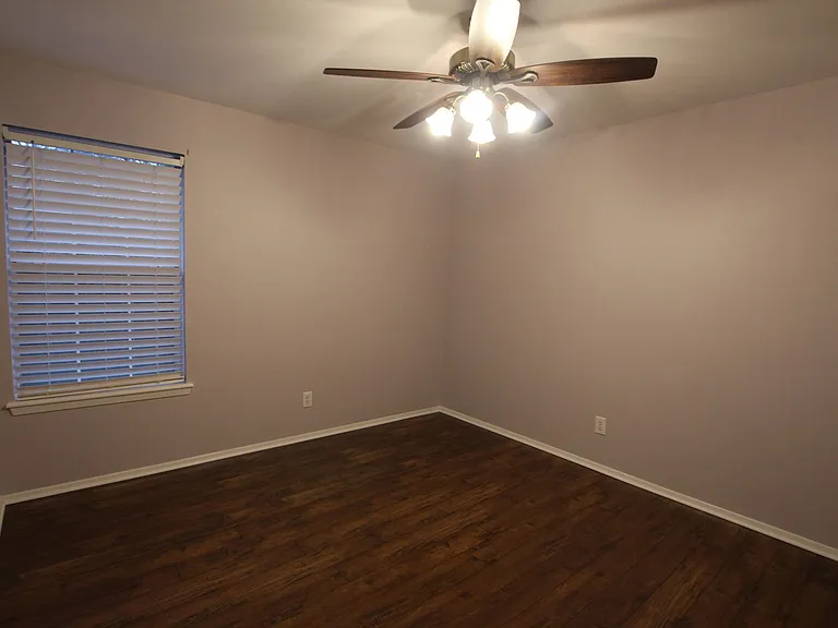 408 Redbud Cir — Photo 11