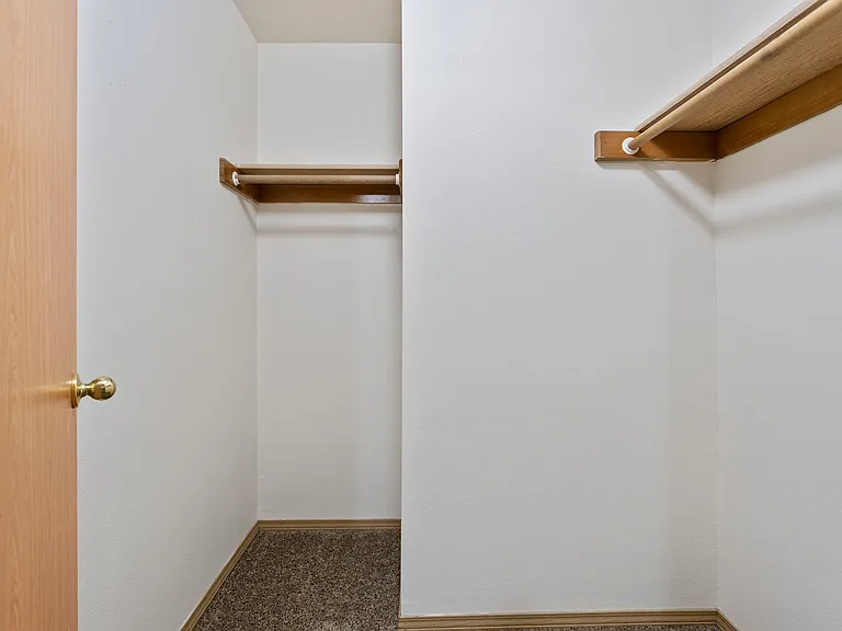 Jonathan's Place — Photo 14