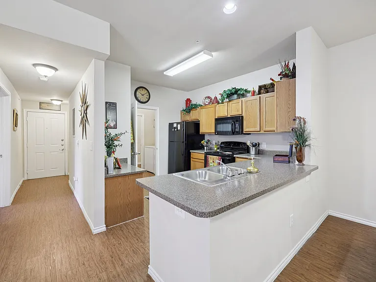 River Valley Apartments — Photo 18
