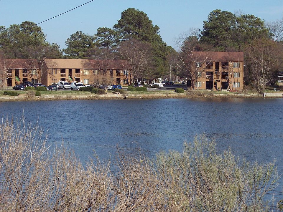 Waters Edge on the Elizabeth Rivier