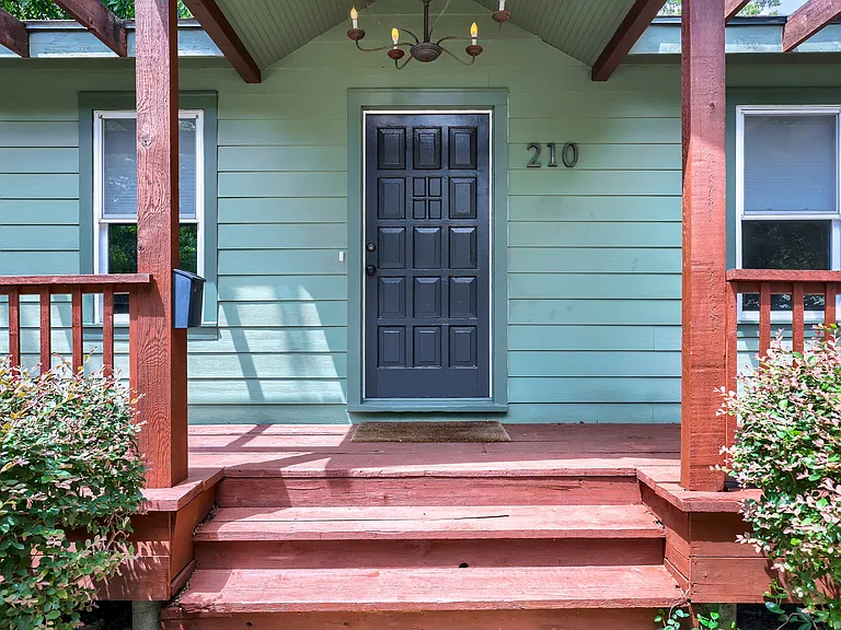 210 Nelray Blvd — Photo 1